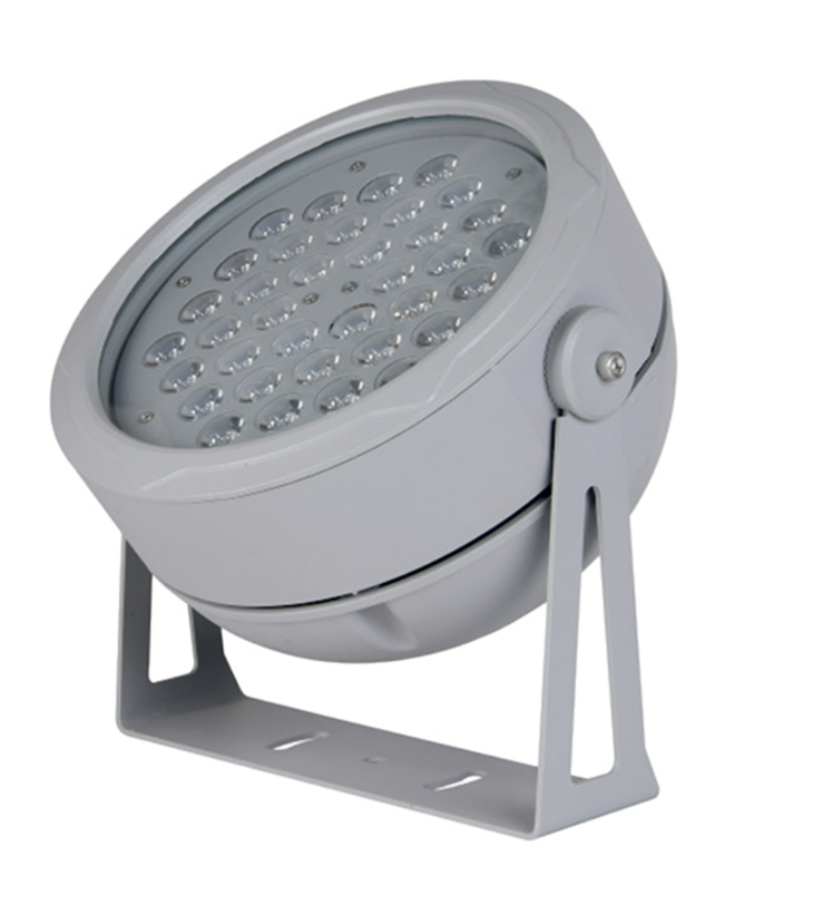 Landscape flood light with high uniformity