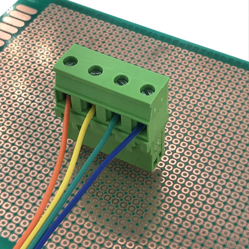 Morsettiera con viti superiori a 4 vie con passo da 7,62 mm