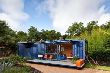 Accommodation container with modular restaurant buildings