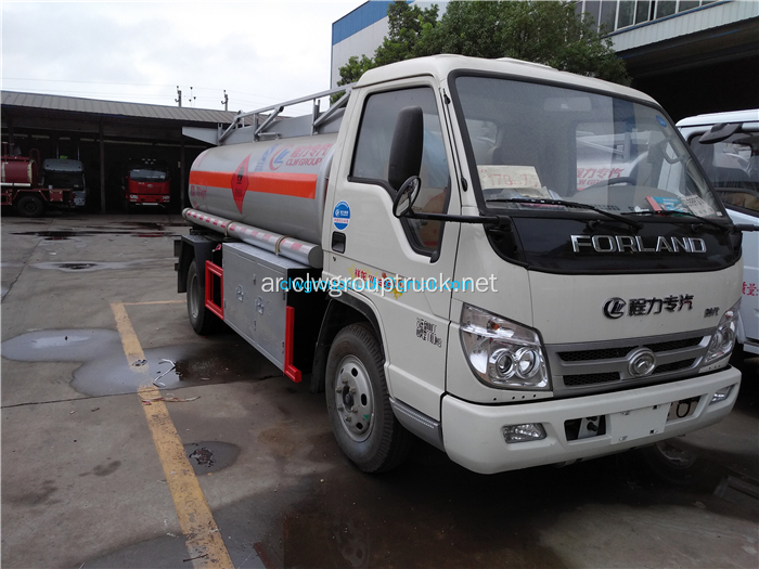 شاحنة وقود صغيرة FOTON Forland 4X2 90HP 3000Litres