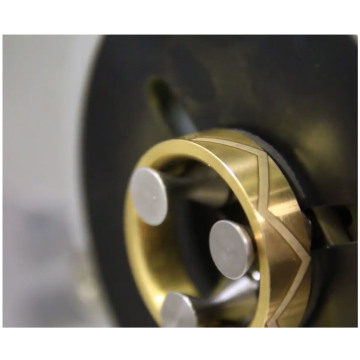 Máquina de fabricación de láser de fibra de grabador de joyas de oro 50W
