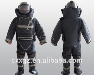 EOD SUIT EOD HELMET & WHOLE SUIT