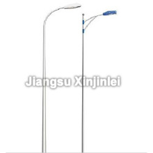 Tiang Lampu Tempat Letak Kereta