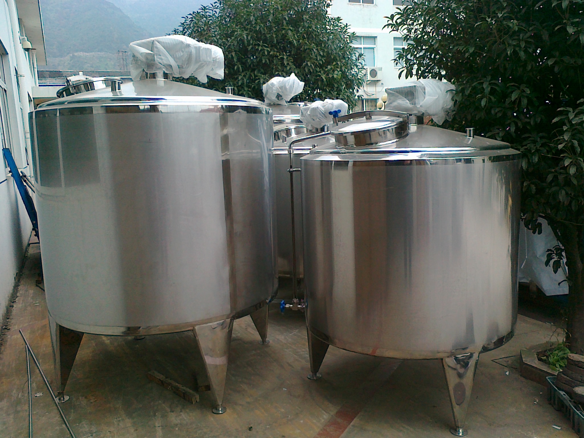 Liquid Mixing Tank