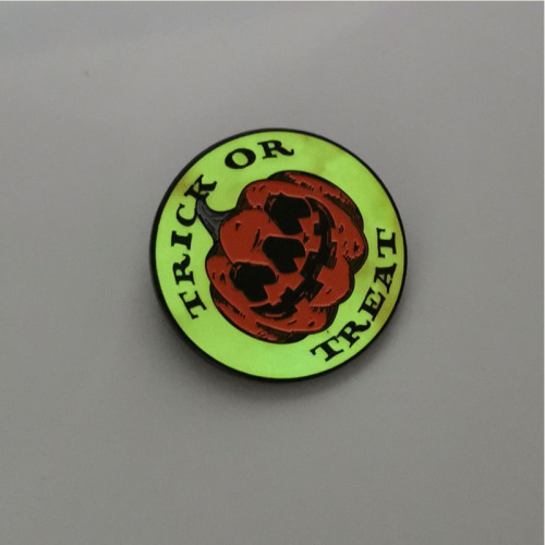 Custom Luminous Pumpkin Enamel Lapel Pin Badge