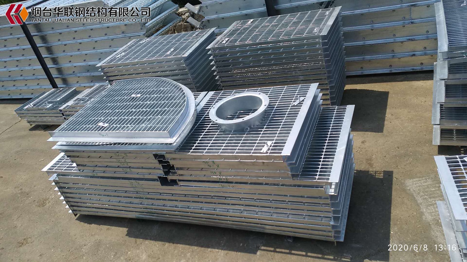 Expanded galvanized steel grating with flange