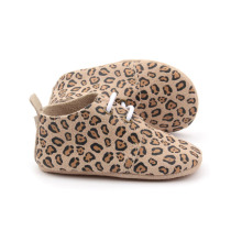 Commerce de gros de chaussures de bébé léopard en cuir véritable Chaussures Oxford