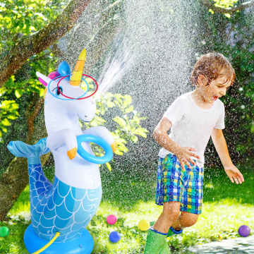 Nieuwe Outdoor opblaasbare visstaart Unicorn Spray Toys