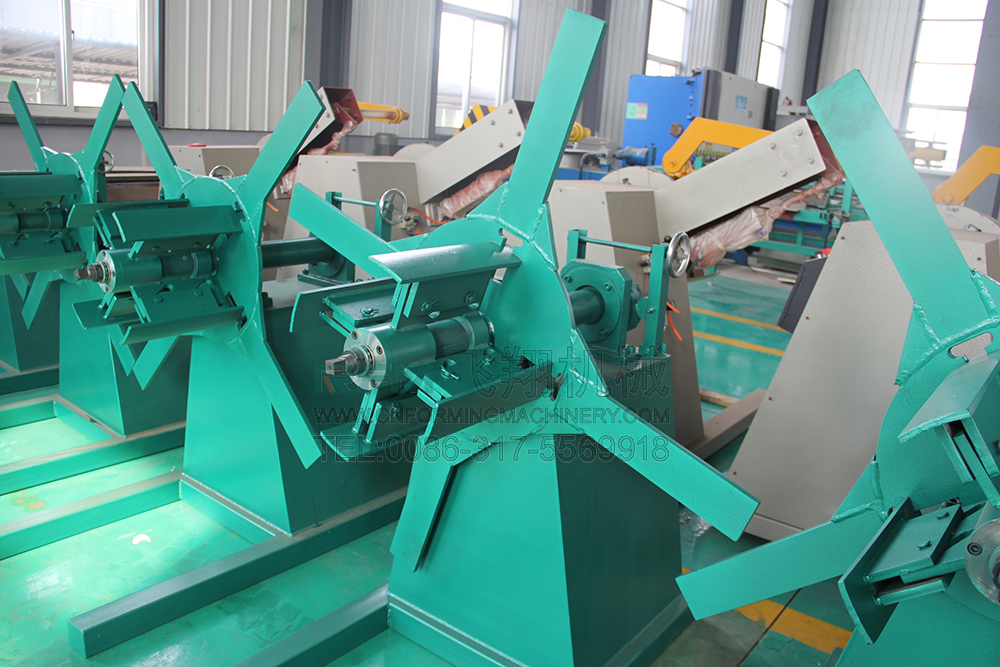 Furring type stud kell roll forming machine