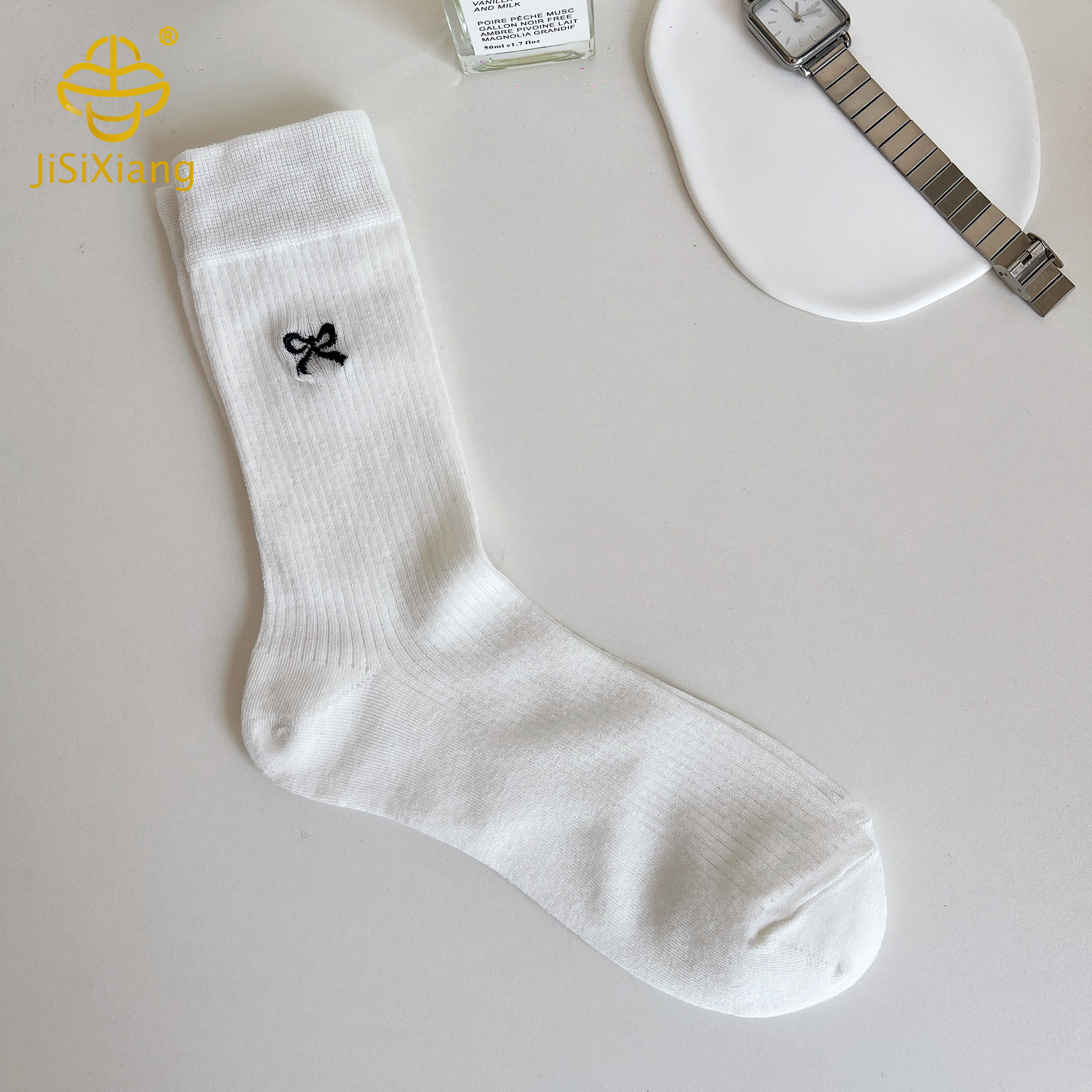 흰색 자수 미드 튜브 양말 White embroidered mid tube socks