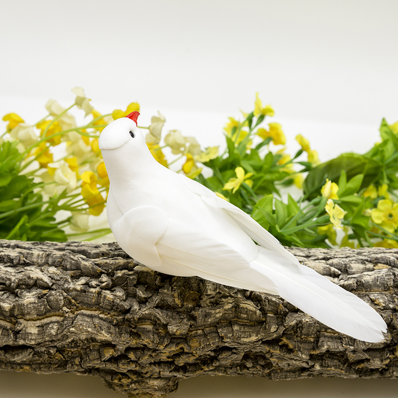 Pájaro con decoración de sombrero