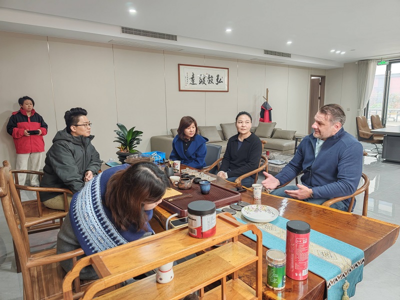 A Belgian client traveled thousands of miles to Chongqing to inspect Chuke Intelligent's laser marking and cleaning equipment