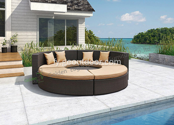 Nij-ûntwerp Curved Wicker Outdoor Sofa Set mei kussen