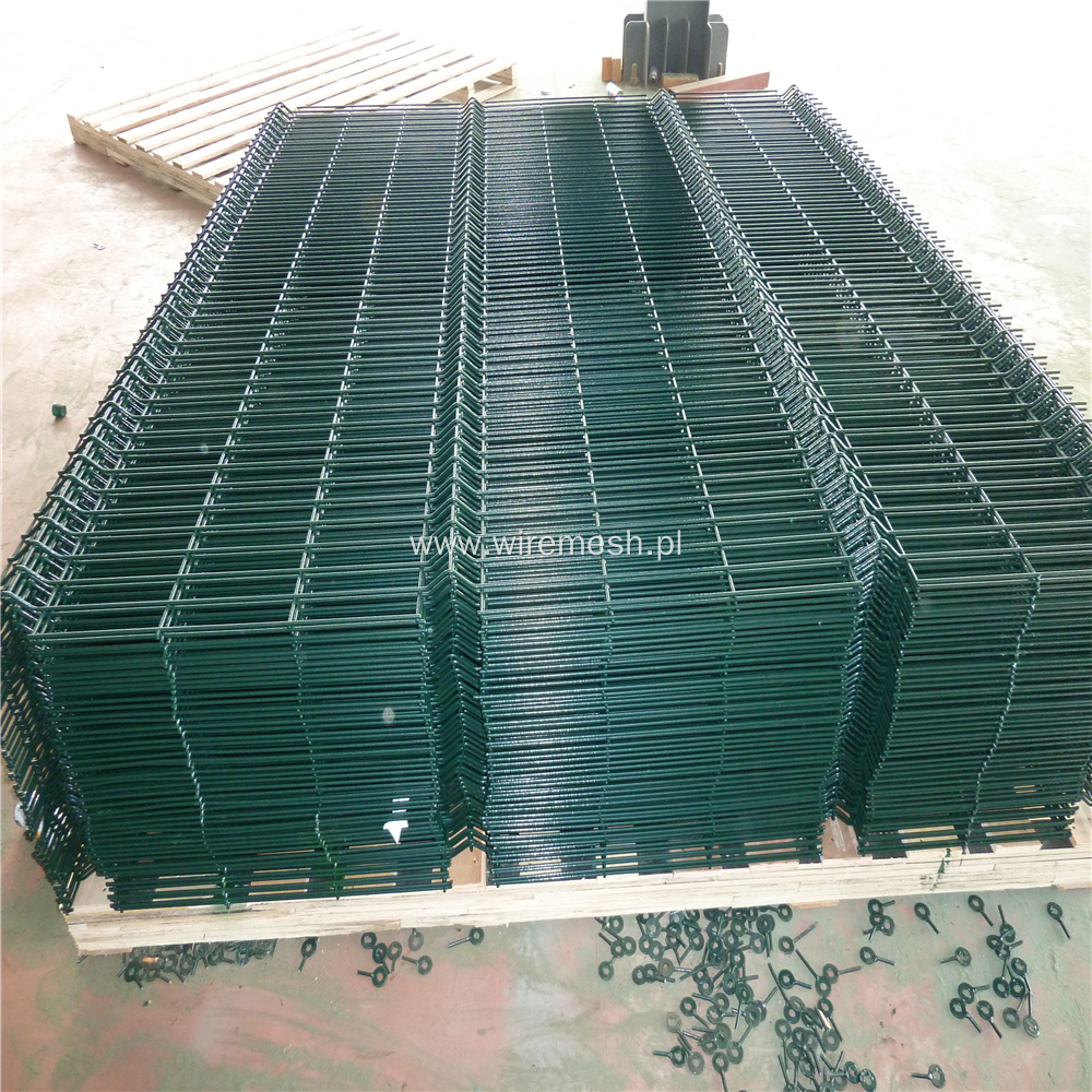High Performance Mesh Fence With Folds