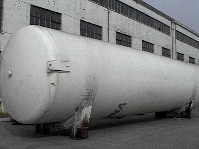 Gas storage tank