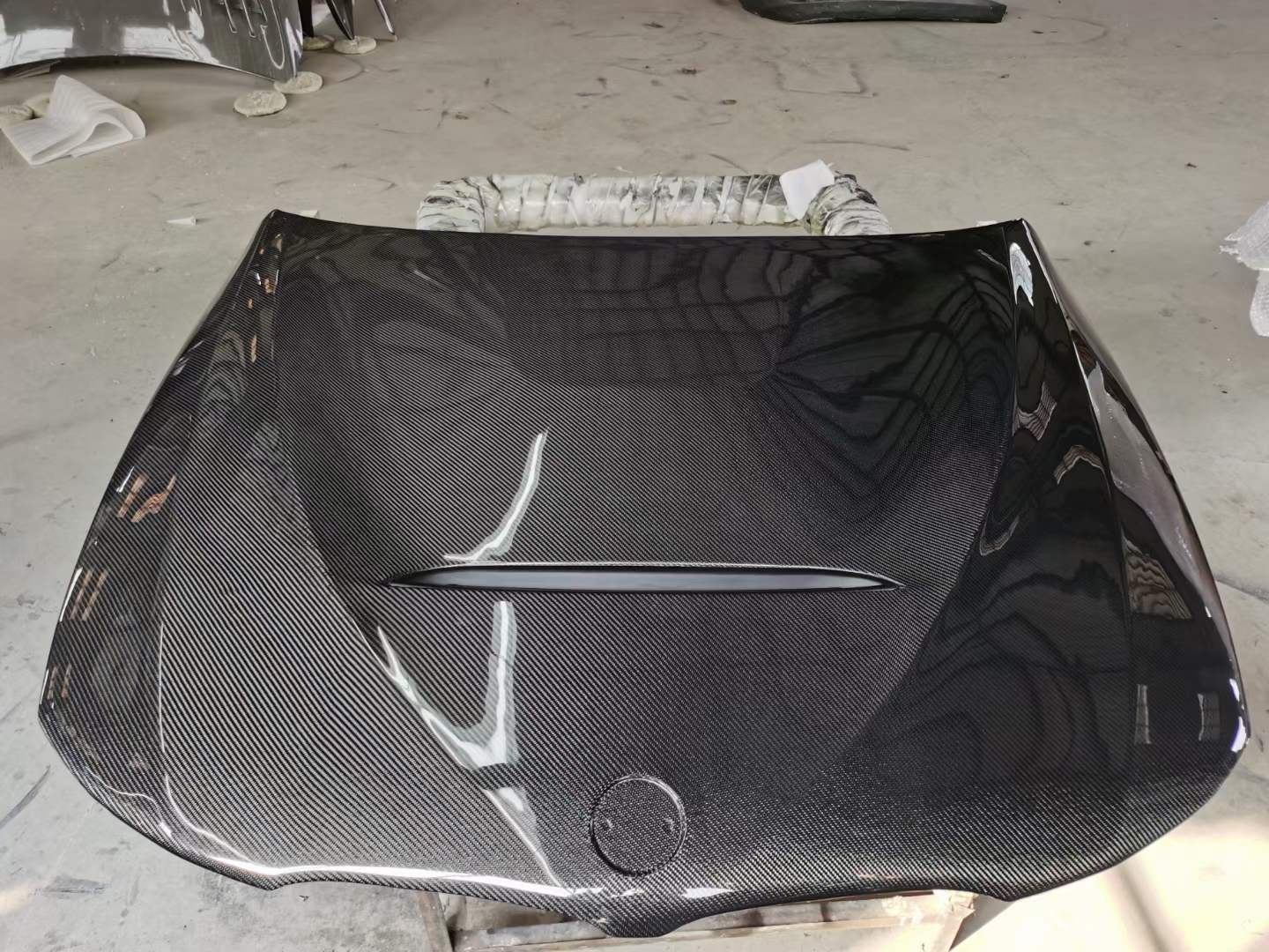 Modify Luxury E90 GTS Style Carbon Fiber Engine Hood Bonnet for BMW E90 LCI 2009-2011