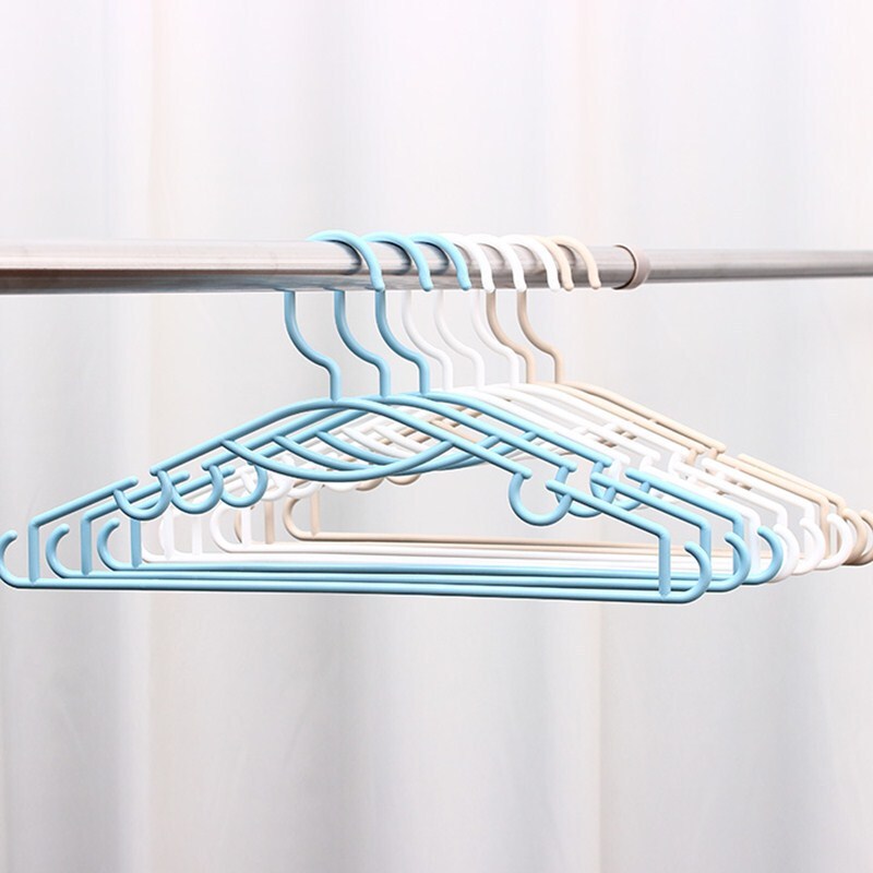 Формовочная пластиковая вешалка для одежды