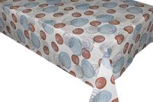 table runner and tablecloth