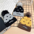 Gorro de punto de invierno cálido con forro polar para niños.