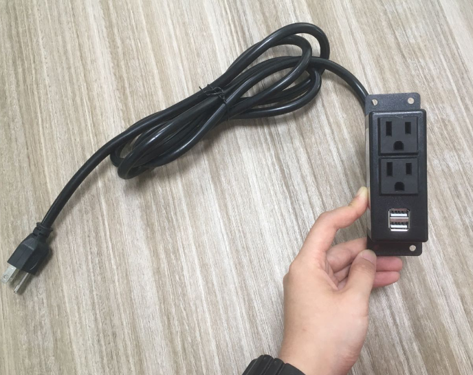 Multiprise 2 prises montées en surface 2 Sockets Surface Mounted Power Strip