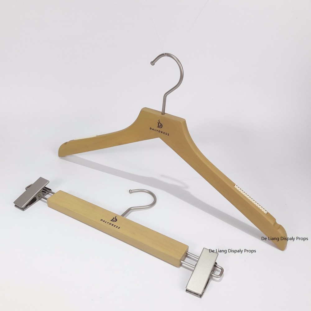 DL644 female male kids tailor natural wood lotus wooden hanger for dress clothing rack with round metal hook shirt hanger