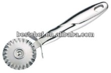 18-10 stainless steel Deluxe fluted pastry wheel