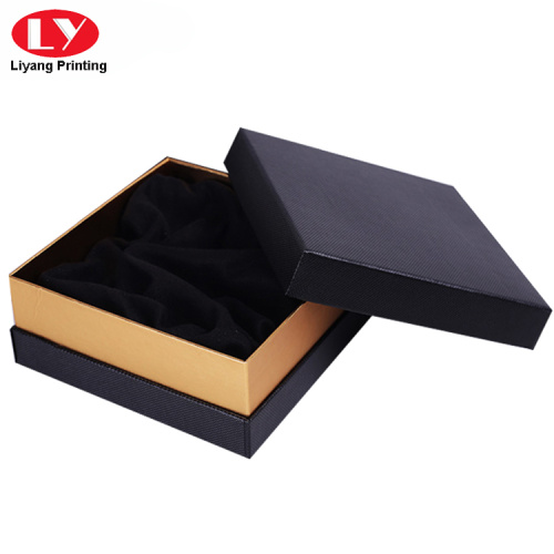 Kotak sabuk hitam hadiah persegi dengan lengan baju