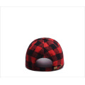 Casquette de baseball en coton à carreaux noir et rouge