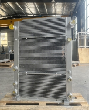 Oil-water-air heat exchanger for engines