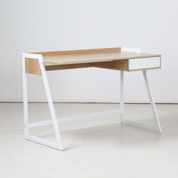 Modern Glass Top Computer Desk with Metal Legs and Storage Shelf: Combining Old-World Charm with Contemporary Design