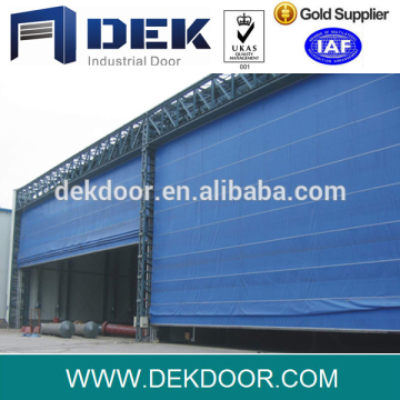 Fast action fabric door fabric lifting door