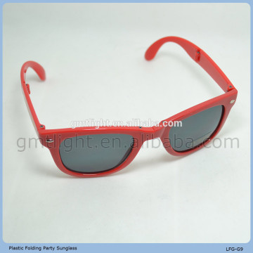 fashionable wayfarer sunglasses