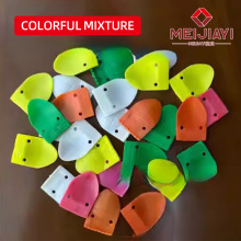 With the help of the hand-held shell-peeling tool