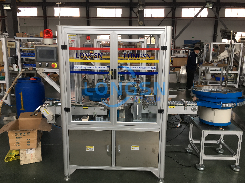 Automatic lid assemble machine