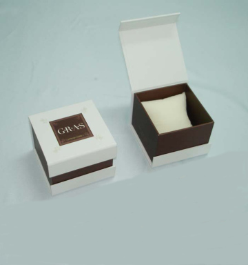 paper bracelet box