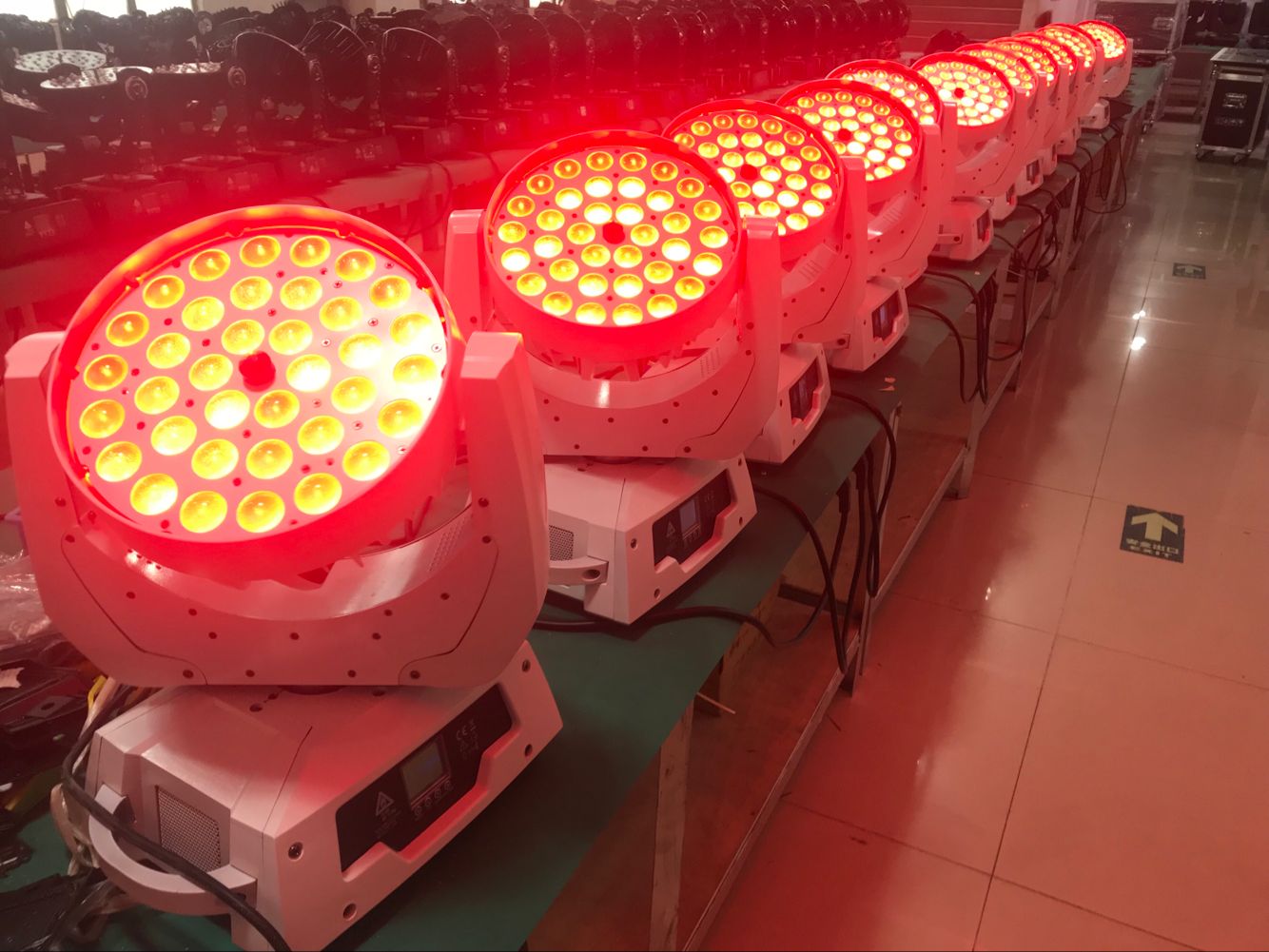 DJ LIGHT RGBW 36x12W LED ZOOM Lampu Pindah