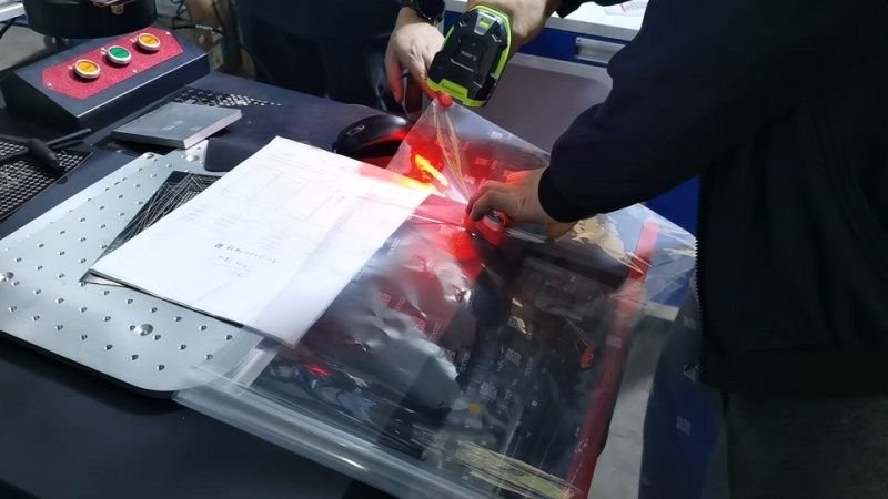 Chuke Intelligent pneumatic marking machine will be shipped to Dubai customers, adding another international name card to the Chinese manufacturing brand
