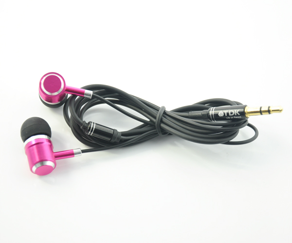 Wholesale High Quality Flat Cable Stereo Metal Earphone with Mic for Mobile Phone with Logo