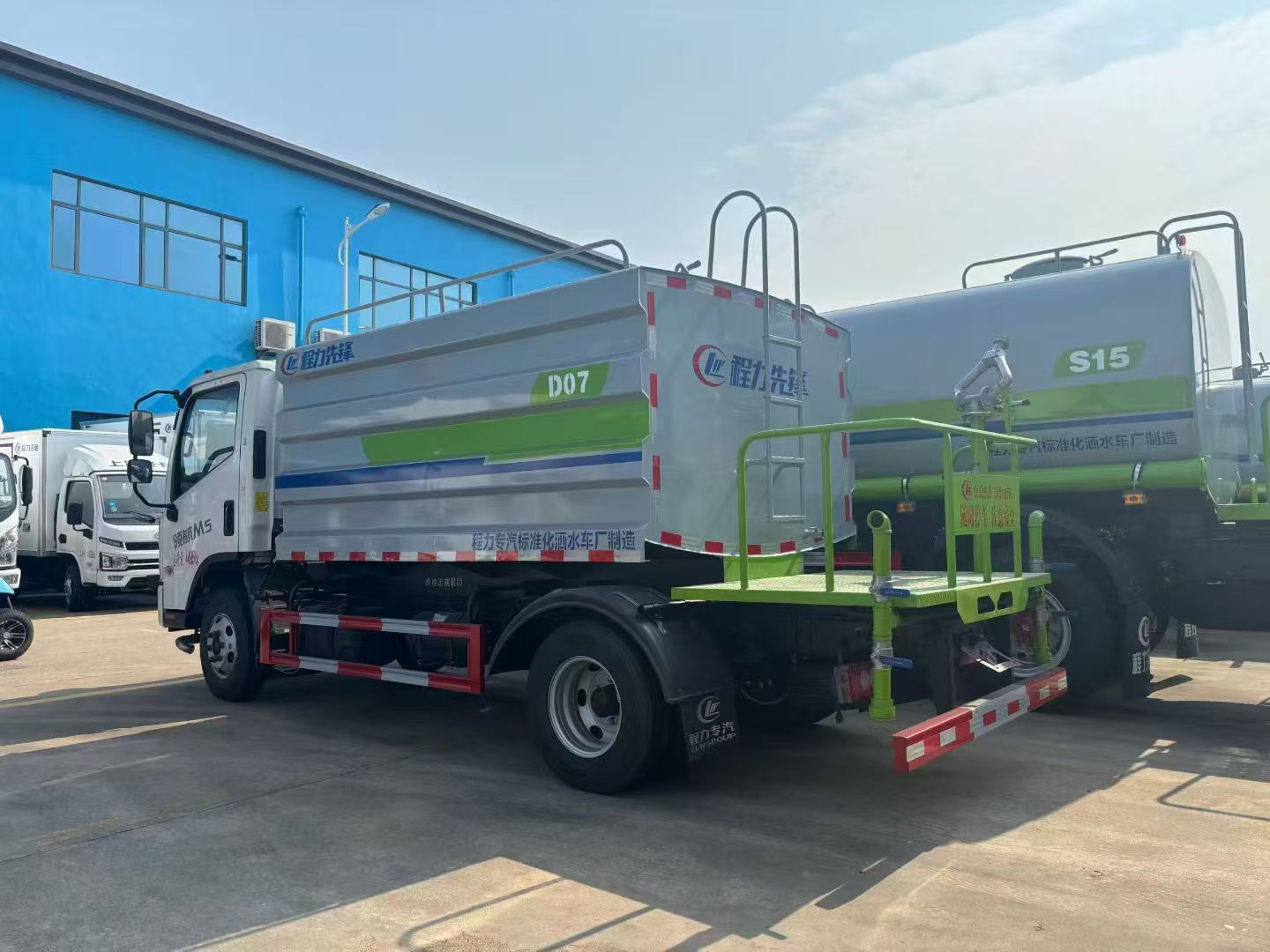 имя по умолчанию default name