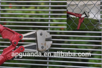 Anti-climb weld mesh fence