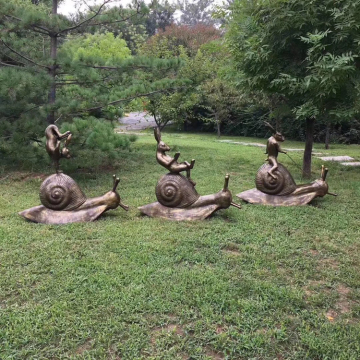Modern garden decorative metal rabbit and snails bronze animal statue