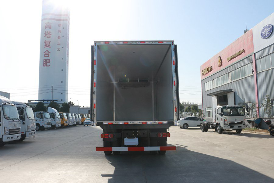 dongfeng refrigerator van truck 5