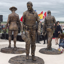 large outdoor sculptures metal craft life-size bronze military sculpture