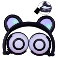 家庭用電化製品の輝くパンダの耳のヘッドフォン