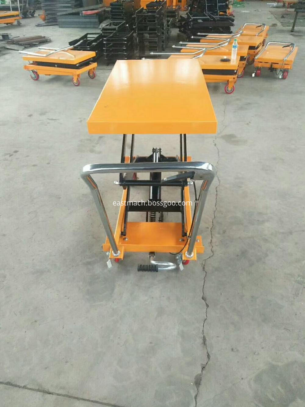 Manual Trolley Type 500kg Scissor Lift Table For Warehouse Cargo Loading