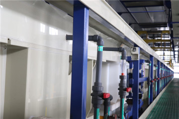 Device on the side of the tank