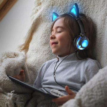 Écouteurs d&#39;oreilles de chat rechargeables avec microphone