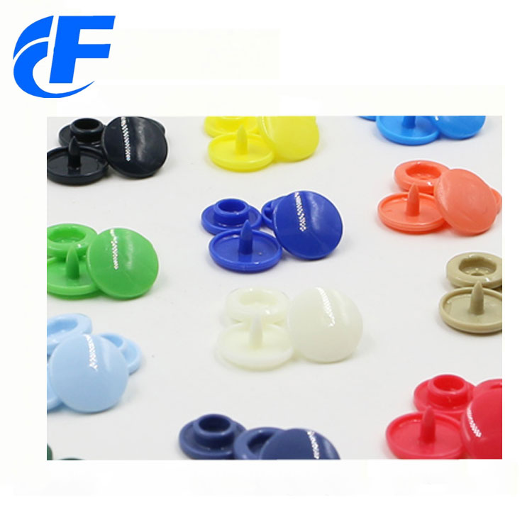 Wholesale plastic press snap buttons for raincoat clothes