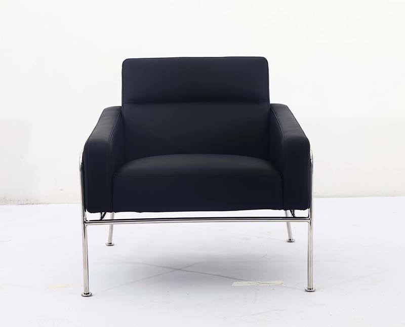 Series-3300-lounge-chair-by-Arne-Jacobsen