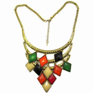 Colorful Rhombic Plastic Beads Pendant Necklace/Bronze Metal Necklace, Various Colors are Available